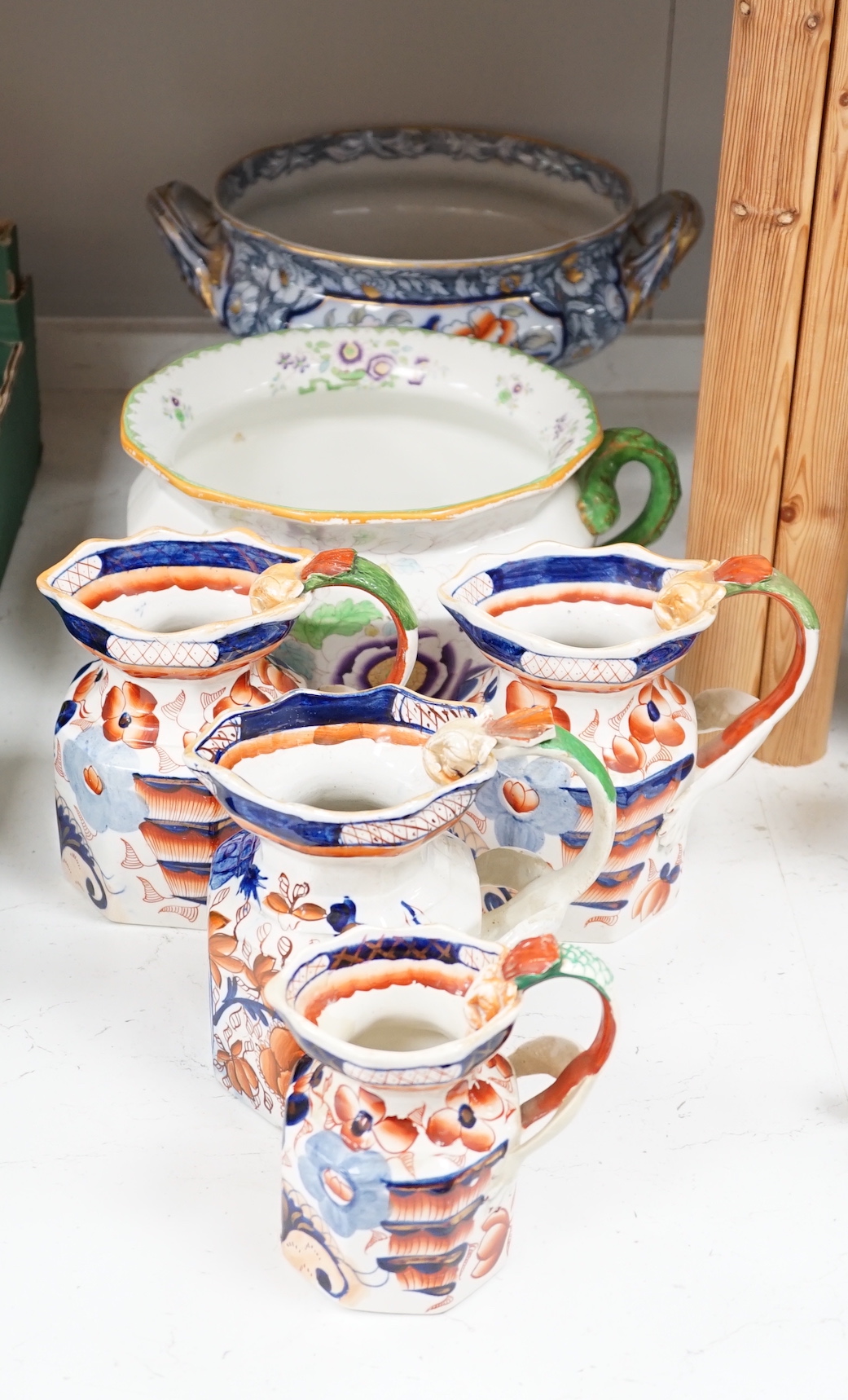 Four early 19th century 'Ironstone China' Imari jugs, a Masons ironstone tureen and a chamber pot (6)
